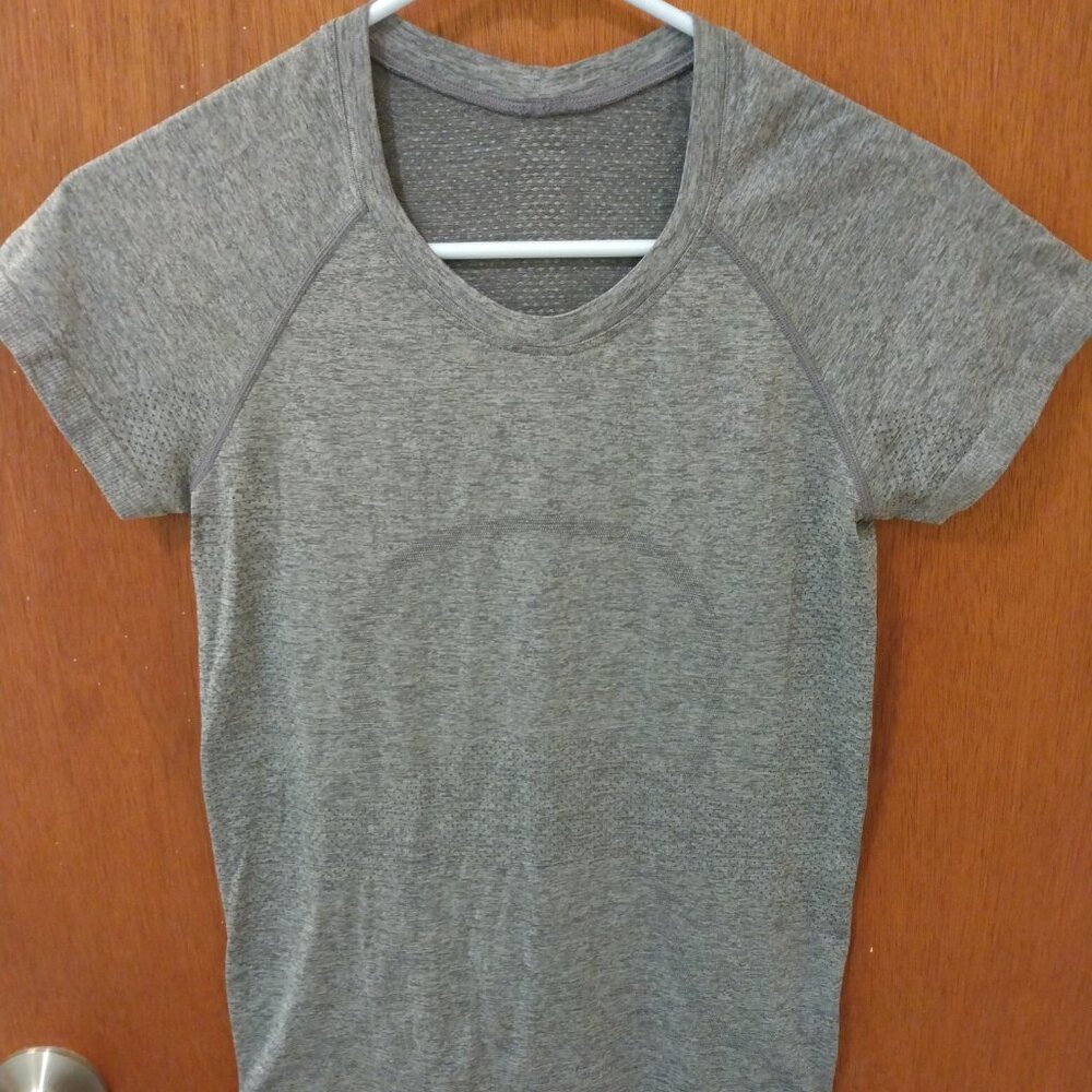 Swiftly Tech Short-Sleeved Hip Length